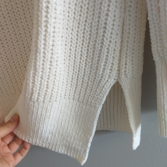 Matte Chenille V Neck Pullover Sweater - Picture 4 of 5